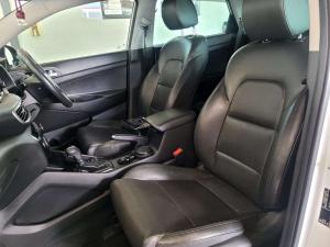 Hyundai Tucson 2.0 Elite automatic - Image 11