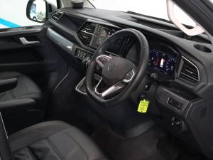 Volkswagen Caravelle 2.0BiTDI Highline 4Motion - Image 25