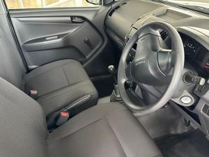 Isuzu D-Max Gen 6 250c single cab - Image 7