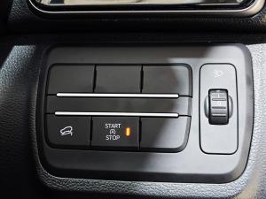 Mahindra XUV 3XO 1.2T AX5 auto - Image 8