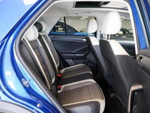 Volkswagen T-Roc 2.0TSI 140kW 4Motion Design - Image 12