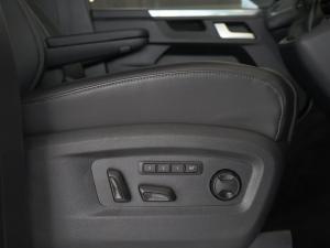 Volkswagen Caravelle 2.0BiTDI Highline 4Motion - Image 18