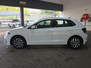 Volkswagen Polo hatch 1.0TSI Life manual - Image 4