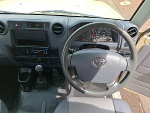 Toyota Land Cruiser 79 4.0 V6 single cab - Image 6