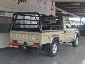 Toyota Land Cruiser 79 4.0 V6 single cab - Image 2