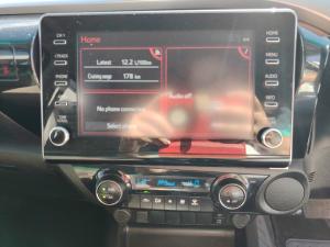 Toyota Hilux 2.8GD-6 double cab Raider auto - Image 13