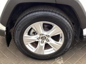 Toyota RAV4 2.0 GX auto - Image 20