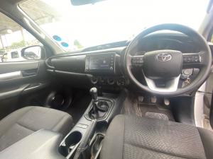 Toyota Hilux 2.4GD-6 single cab 4x4 Raider manual - Image 6
