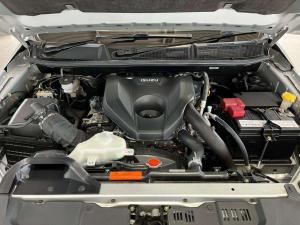 Isuzu D-MAX 3.0 Ddi V-CROSS HR automatic D/C - Image 9