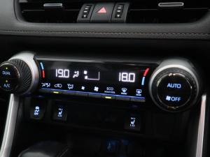 Toyota RAV4 2.0 VX - Image 15