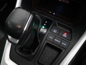 Toyota RAV4 2.0 VX - Image 17