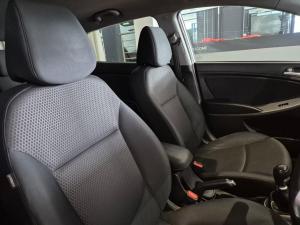 Hyundai Accent hatch 1.6 Fluid - Image 11