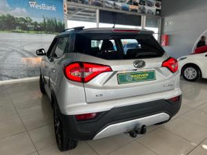 Mahindra XUV300 1.2T W8 - Image 5