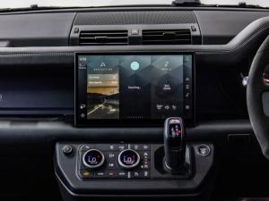 Land Rover Defender 110 D300 X-Dynamic HSE - Image 14