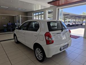 Toyota Etios hatch 1.5 Sprint - Image 9