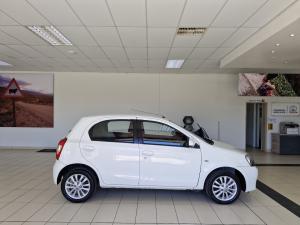 Toyota Etios hatch 1.5 Sprint - Image 3