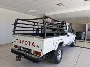 Toyota Land Cruiser 79 4.5D-4D LX V8 single cab - Image 2