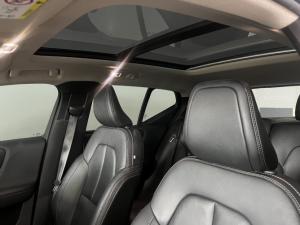 Volvo XC40 T3 Momentum - Image 11