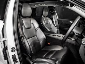 Volvo XC60 B6 AWD Ultimate Dark - Image 13
