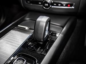 Volvo XC60 B6 AWD Ultimate Dark - Image 16