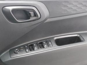 Hyundai Grand i10 1.0 Premium hatch - Image 11