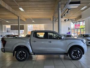 Nissan Navara 2.5DDTi double cab SE Plus auto - Image 2