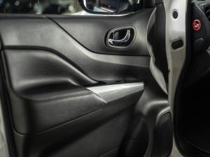 Nissan Navara 2.5DDTi double cab LE Plus - Image 35