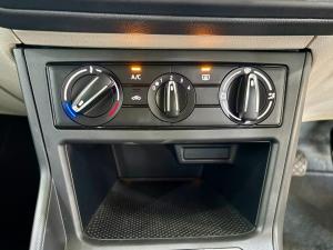 Volkswagen Polo sedan 1.6 Life - Image 5