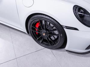 Porsche 911 Carrera GTS cabriolet manual - Image 27