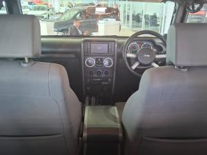 Jeep Wrangler Unlimited 2.8CRD Altitude - Image 20