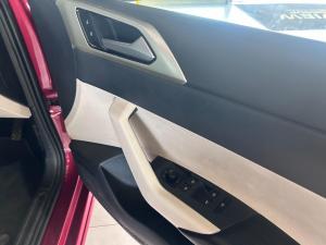 Volkswagen Polo sedan 1.6 Life - Image 10