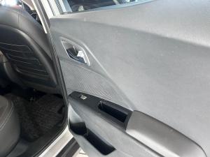 Mahindra XUV300 1.2T W8 - Image 15