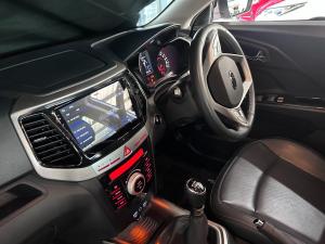 Mahindra XUV300 1.2T W8 - Image 7