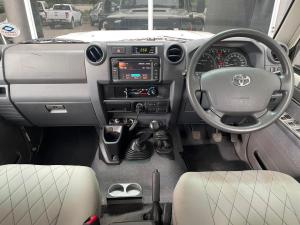 Toyota Land Cruiser 79 4.5D-4D V8 double cab LX - Image 17