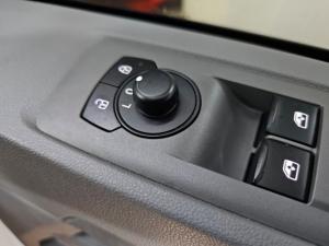 Volkswagen Transporter 2.0TDI Kombi SWB Basic - Image 12