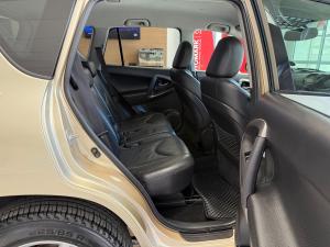 Toyota RAV4 2.0 VX auto - Image 9