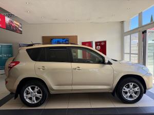 Toyota RAV4 2.0 VX auto - Image 3