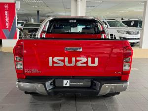 Isuzu KB 300D-Teq double cab LX Midnite Edition - Image 5