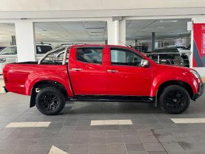Isuzu KB 300D-Teq double cab LX Midnite Edition - Image 3