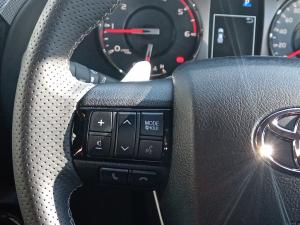 Toyota Hilux 2.8 GD-6 GR-S 4X4 automaticD/C - Image 9