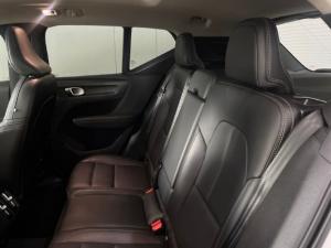 Volvo XC40 D4 AWD Momentum - Image 6