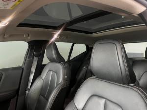 Volvo XC40 D4 AWD Momentum - Image 8