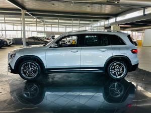 Mercedes-Benz GLB GLB220d 4Matic Progressive - Image 11