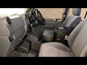 Toyota Land Cruiser 79 2.8GD-6 double cab - Image 7