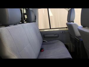 Toyota Land Cruiser 79 2.8GD-6 double cab - Image 12