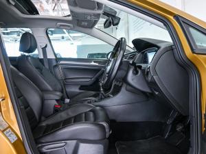 Volkswagen Golf 1.0TSI Comfortline - Image 13