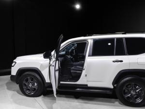 Toyota Land Cruiser 300 3.3D GR-Sport - Image 7