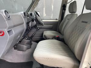 Toyota Land Cruiser 79 4.5D-4D V8 double cab LX - Image 11