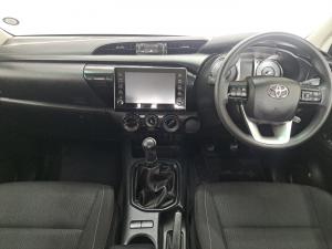 Toyota Hilux 2.4GD-6 double cab Raider manual - Image 6