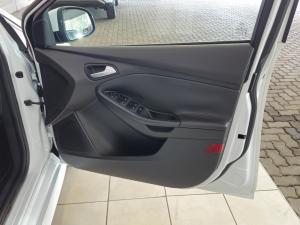 Ford Focus hatch 1.6 Trend - Image 10